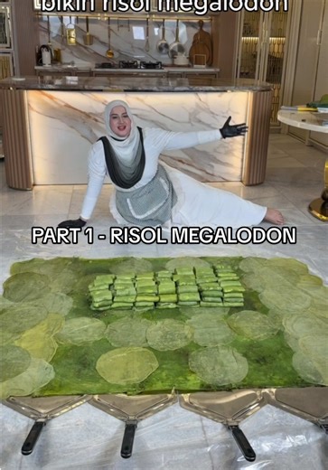Part 1 : RISOL MATCHA MEGALODON - PERTAMA KALI SAMPE GABISA 1 PART😭😭🤣🤣 SUSAH BGT HELP GUYS GIMANA BIAR KULITNYA KUAT DAN GA LEPAS BIAR BISA DI GULUNGG😭👍🏻👍🏻 KASIH TIPSSS DI COMMENT #megalodon #risolmatcha #risol #viralfood #fyp
