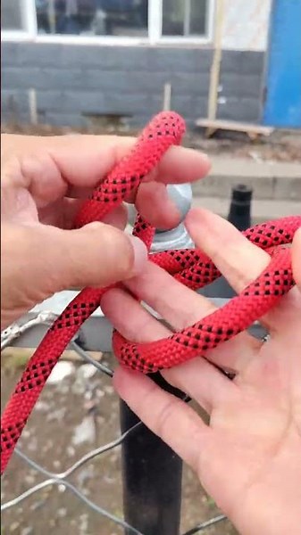 Pig's trotter locking knot, a strong knotting technique