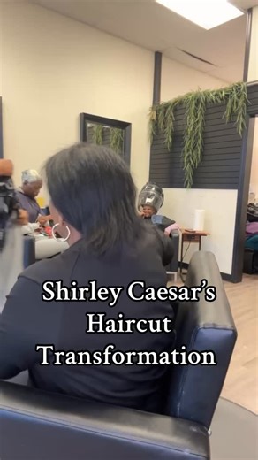 I told y’all I was a celebrity now all the celebrity look-alikes are rolling in 🤣This transformation was BEAUTIFUL! She didn’t think she could pull off this short style, because of the thin areas and we made it happen ✂️#baldheadgang #nashvillehairstylist #shorthairstyles #pixiecut #haircuttransformation | Textureshair