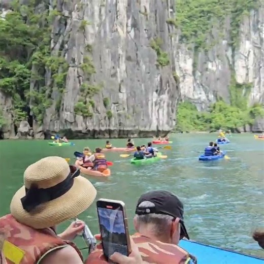 This Is Why Everyone Comes To Vietnam - Halong Bay Boat Ride 😮