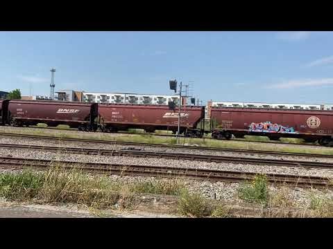 BNSF 4237 leads an Empty Grain Train at Tower 55
