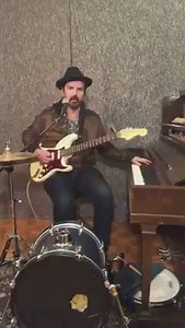 556K views · 18K reactions | A zene mindenkié! One man band: Damien Robitaille  Eye of the tiger - Survivor | Mucsi Zoltán | Facebook