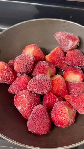 Strawberry bliss🍓#strawberrycheesecake #nobakecheesecake #egglesscheesecake