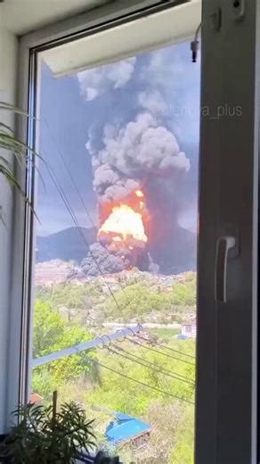 The Tuapse refinery, at the Black Sea coast of Krasnodar Krai, Russia is burning out of control.