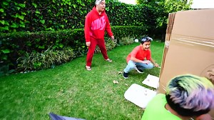 SI ESCAPAS LAS 100 CAPAS DE CARTON GANAS $10 | Lucas TV