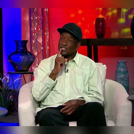 Grammy Award-winning R&B singer Anthony Hamilton joins Donnie for an engaging conversation.