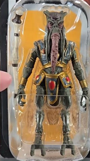 Poggle the Lesser is one GORGEOUS insect!