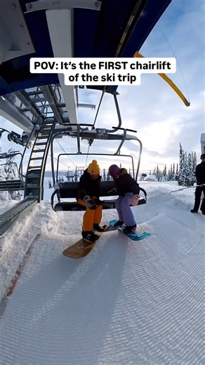 Scott & Chantelle | Travel • Adventure • Couple on Instagram: "SEND this to your snowboarding buddy 😂 Everyone’s confident on the chairlift… until it’s time to get off 😅 If you didn’t stack it at least once or bear hug the person next to you, did you even go skiing? ❄️ 💡 Chairlift tips for beginners: ✅ Snowboard straight, eyes forward 👀 ✅ Stand up when your snowboard hits the ramp ✅ Let the chair push you ✅ Glide away before turning SAVE this for your next ski trip ⛷️ and TAG that friend tha