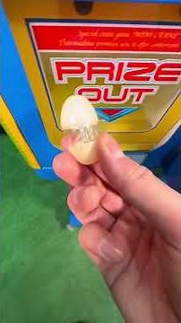 I tried to get the key inside the egg and this is what happened lol #clawmachine #arcade #Minecraft