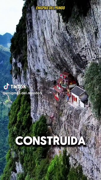 Casa Misteriosa en Acantilado de China: Refugio en la Naturaleza