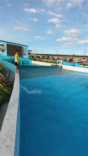 Stand in the center of the wave pool, feel the weightlessness as the waves lift you up. This is the excitement and freedom summer should have! #waterparkvlogs #waterparkslide #waterparks😉 #waterparkequipmentmanufacturer #waterparkslides❤