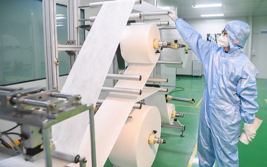 外国人抢口罩撕破脸：N95口罩生产线机构组成及六个工序解读