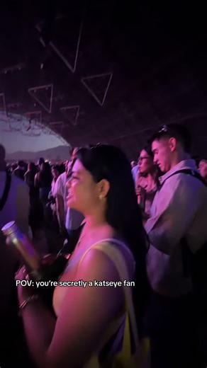 kamille actually knew more songs than people around us #Coachella #katseye #pinkyup @KATSEYE