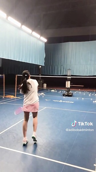 Mastering the Badminton Drop Shot: Slow Motion Techniques