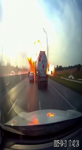 Driver’s Dashcam Records Terrifying Highway Explosion #unbelievablevideo