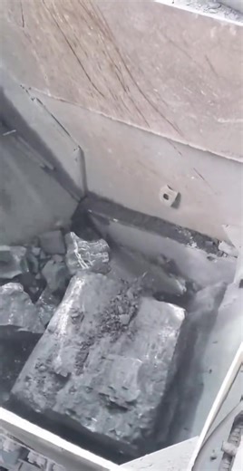 See how the jaw crusher breaks big rocks in seconds. | BTMA Mining Machine