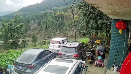 Overstuffed pressure cooker explodes shattering kitchen windows