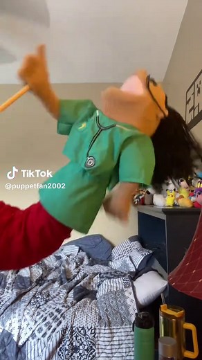 Puppet Elmo doesn’t wanna say it louder I guess 🤷‍♂️ #cheering #louder #mlp #mlpfim #sillyfun