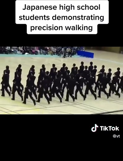 This is amazing! 😲🤯 #precisionwalking #insync #coordination