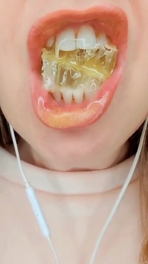 Satisfying ASMR Honeycomb Eating Sounds for Relaxation