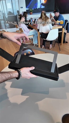 This portable monitor is lowkey a cheat code 👩🏼‍💻