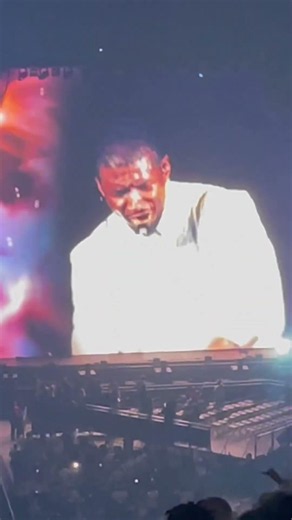 Usher - Burn Live At Ford Field In Detroit