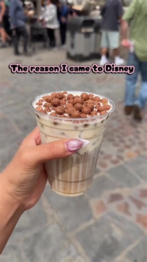 Disney coco puffs cold brew 🤤#disney #disneylandfood #disneyland #disneylandcoffee #cali
