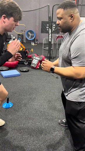 Working some defensive line swipes with C/O 2028 All State defensive lineman “Braylon Hill”