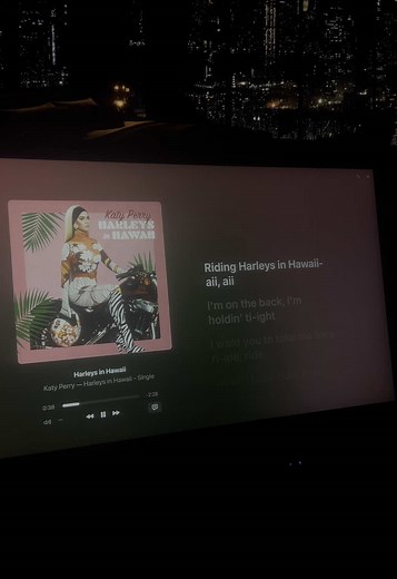 oasysxx (@oasysxx) - Katy Perry - Harleys In Hawaii Lyrics Video