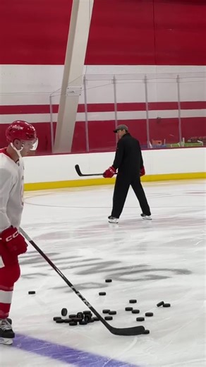 571K views · 4.8K reactions | POV: you're at development camp and PAVEL DATSYUK skates onto the ice 勞 (: Detroit Red Wings) | NHL | Facebook