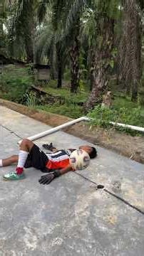 “Football Skills That Went TERRIBLY Wrong 😂⚽”#football #footballfails #soccerfails #funnyfootball😂⚽