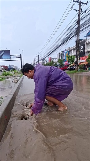 Street Underwater Until This Drain Was Cleaned #plastic #cleaning #shorts #satisfying