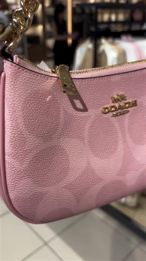 🔥 BLACK FRIDAY STARTS NOW! The Pink Blossom Bag Mule Set just dropped to an unbeatable price: From $318.00 for only $159.90. This 4.9★-rated set blends premium materials, timeless pattern details and everyday practicality so you can dress up jeans or finish a chic outfit in seconds. From quick grocery runs to weekend get-togethers, you’ll have a stylish go-to that feels as good as it looks. A must-have duo for women who want elegance and real everyday comfort. Enjoy Free Shipping Today | The Ic