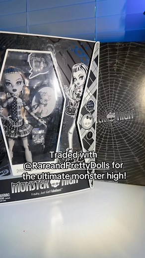 First time posting in a whilee #monsterhigh #sdcc #frankiestein #doll #monsterhighdoll #rareandprettydolls #newdoll #collector #collectordoll #monsterhighsdcc