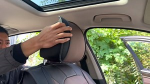 Leather Car Seat Covers for Toyota RAV4 2004-2024, Full Set Luxury Waterproof Breathable Airbag Compatible Car 5 Seat Cover Protector, Soft Interior Seat Cover for Car (Green+Black)