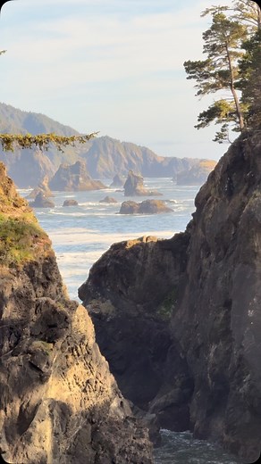 Oregon coast this summer? 🌊🌅🌲 Oregons coast is just amazing with it’s beauty. A road trip down the 101 exploreing beaches & all the unique spots along the way is a bucketlist item everyone shiuld experience. #explore #adventure #travel #roadtrip #oregon #ocean #beach #fyp # | Iziah Harris