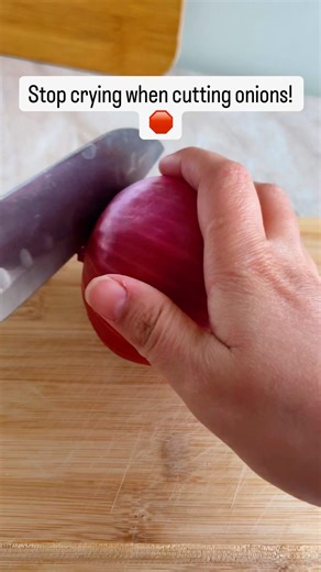 Stop crying when cutting onions! 🛑 #viral #food #onionhack #onion