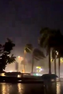 30K views · 171 reactions | Niszcząca siła Huraganu Milton źródło https://x.com/search?q=milton&src=typed_query&f=live | Łowcy Burz Paweł i Marta - Prognozy i ostrzeżenia | Facebook