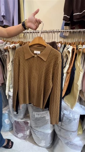 THEBAGUIOSHOP🧿 on Instagram: "(CODE color) Fave!!! Cable knit collared double zip up cardigan•super ganda ng quality•kukuha din ako ng akin 😂 freesize mga sis•ang kapal as in!! 880"