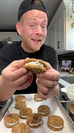 1M views · 27K reactions | My favorite snack cake was Oatmeal Cream Pies what was your favorite snack cake  regardless save this recipe for #homemade #oatmealcreampies #oatmealcreampie #copycatrecipe #oatmeal #cream #pie #homemadesnackcakes #littledebbiedupe #tastelikechildhood #easydessertrecipe #nostalgicbaking #desserttok #cookietok #chewycookie #try #fyp | Kitchentool | Facebook