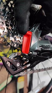 164K views · 2.4K reactions | Como hacer un ajuste básico de cambio trasero en un cambio electrónico de sistema E-TAP AXS SRAM RIVAL . ASMR #asmr #bike #tool #ruta #carretera #ajuste | Figueroa Bike Repair | Facebook