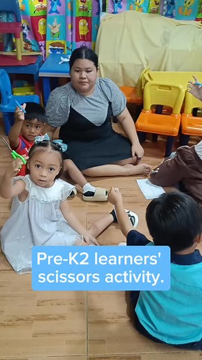 34K views · 452 reactions | It's the Pre-K2 learners' scissors activity time! Great start, Kids! #scissors #kindergartenteacher #ECCD #preschoolactivities #finemotorskills #finemotordevelopment #fbreelsfypシ゚ | Lapid Kinderland Inc. | Facebook