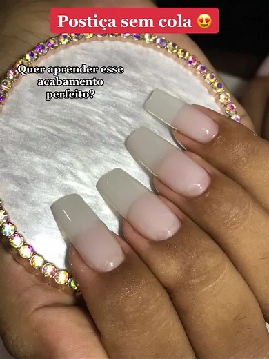 Tutorial de Unhas Postiças Realistas Sem Cola