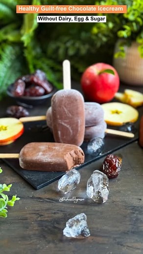 Ritu Khemka on Instagram: "Healthy Guilt-free Chocolate Icecream What if I tell you this chocolate Icecream is made of apples😍 There is no sugar, dairy or egg, yet super rich, creamy & filled with delicious chocolaty flavor 😋 Satisfy your cravings with this healthy, nutritious & vegan Icecream without any guilt! Believe me Kids will ask for more😜 📌 Save & Share the recipe! Follow @thehealthyrasoi for more Ingredients:- 4 apples 200 gm or 7 oz good quality dark chocolate ( I am using @lindt_u