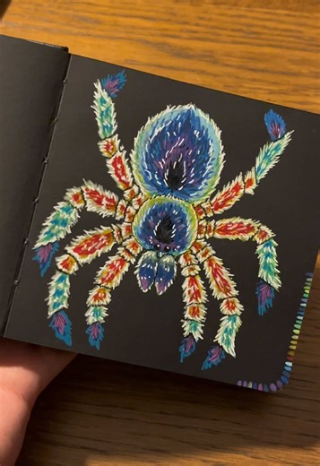 Sorprendida con mi sketchbook negro y acrílicos