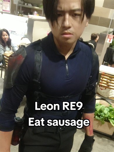 Cách anh Lỏn kennedy ăn xúc xích - Leon RE9 cosplay #residentevil9 #residentevilrequiem #cosplay #leonre9 #residentevil