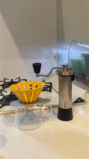 鮮やかな黄色のコーヒードリッパー☕️😀