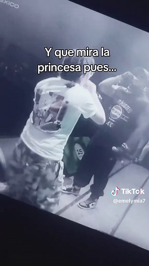 Batallas de Rap: Azuki vs Lobo y la Princesa