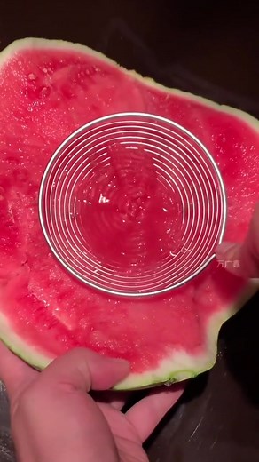 Delicious Watermelon Cutting and Juicing Technique