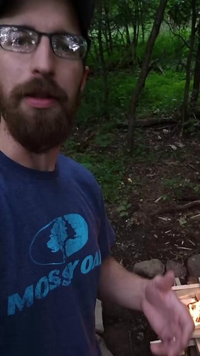 Making an upside down campfire 🪵🔥 #campfire #upsidedownfire #survival #bushcraft #camping #camp #outdoors #selfreliance #outdoorlife #fire #woodsman #survivaltips | Bushcraft Life